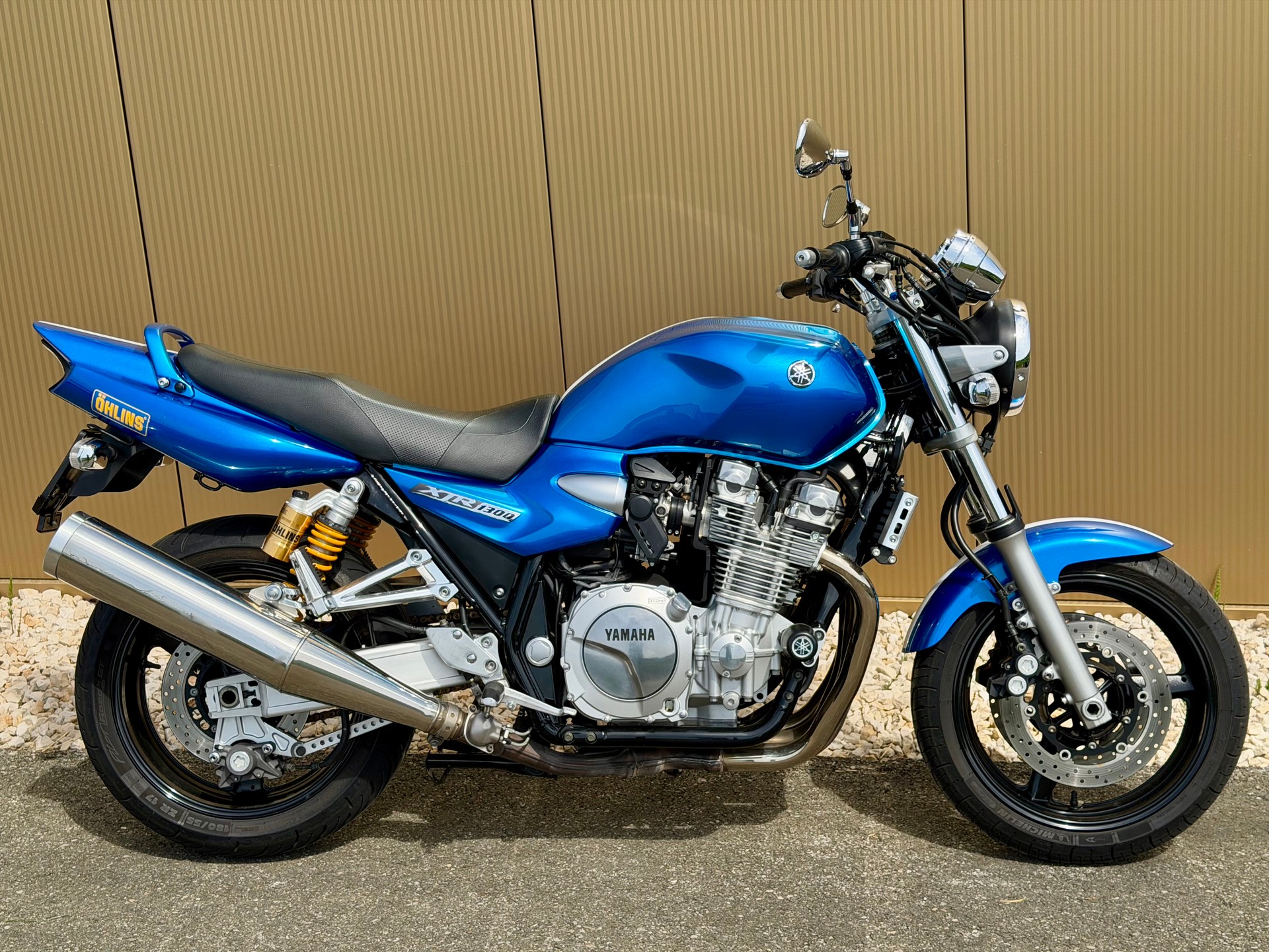 YAMAHA XJR 1300-showroom-element-3