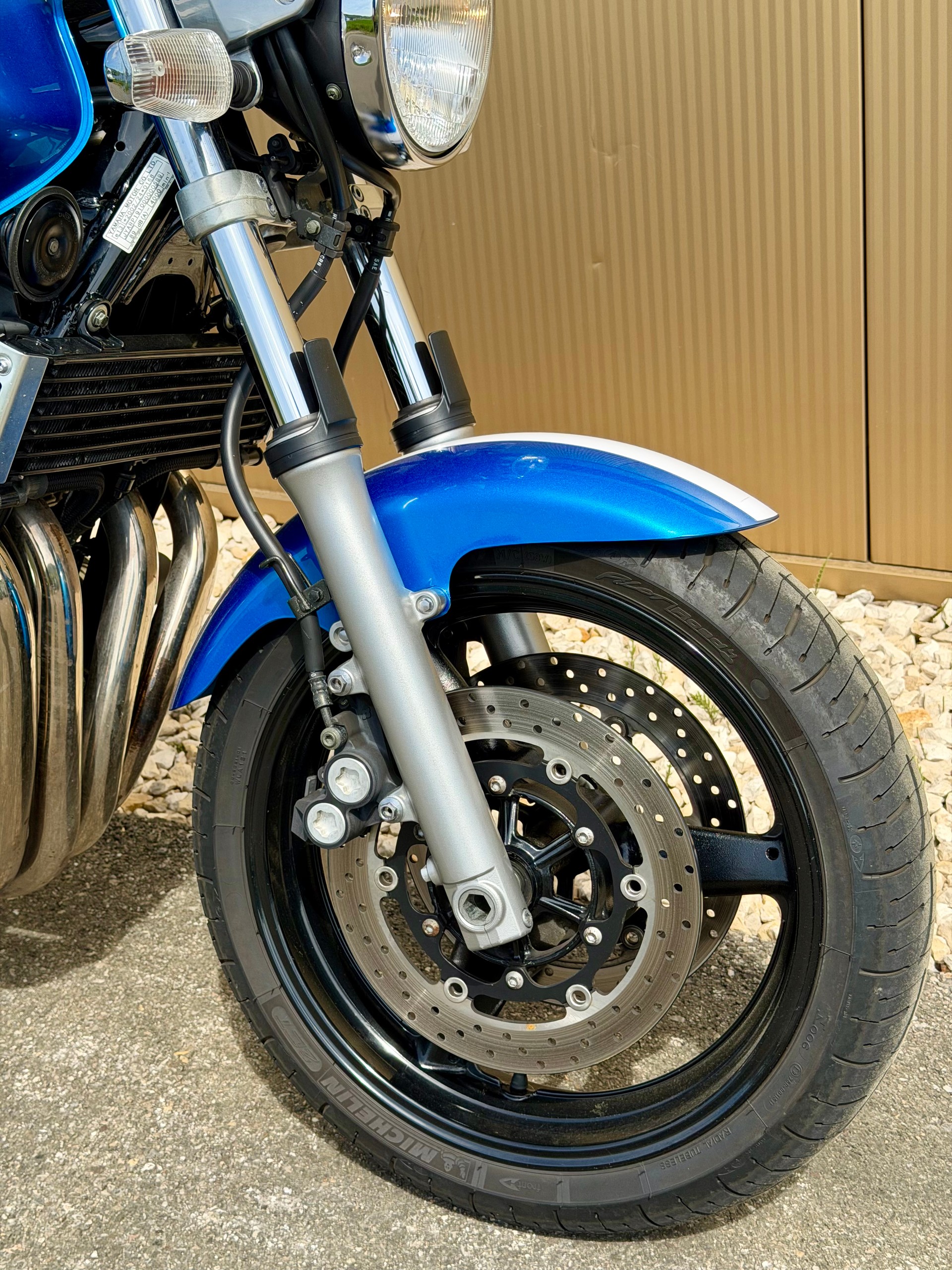 YAMAHA XJR 1300-showroom-element-1