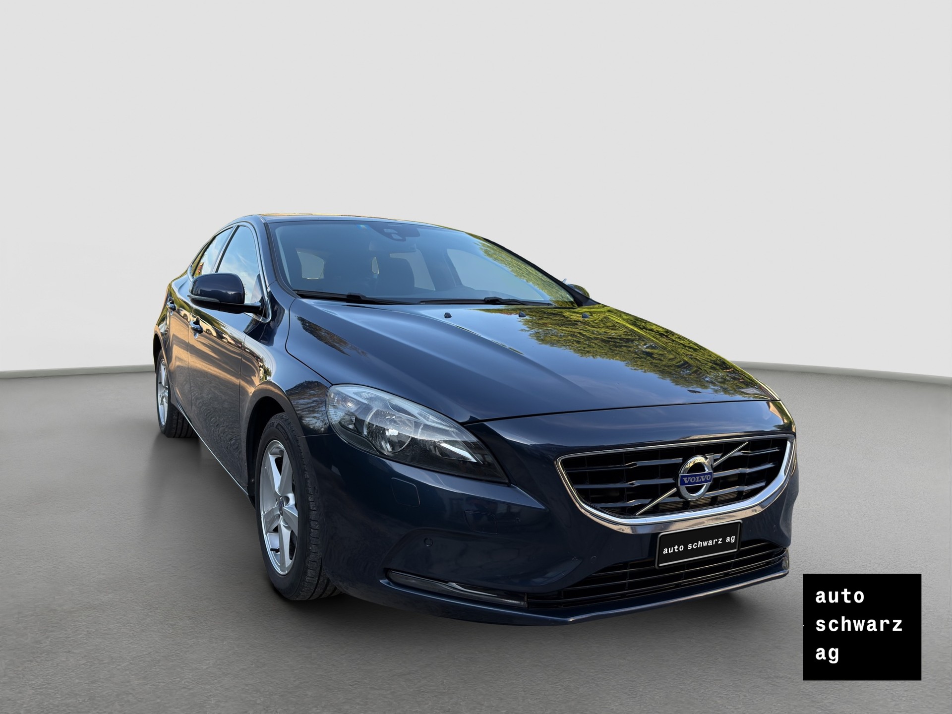 VOLVO V40 D4 Momentum Geartronic-showroom-element-2