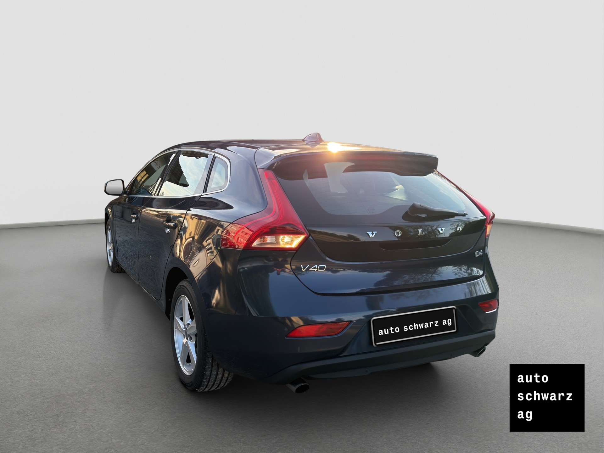 VOLVO V40 D4 Momentum Geartronic-image-6