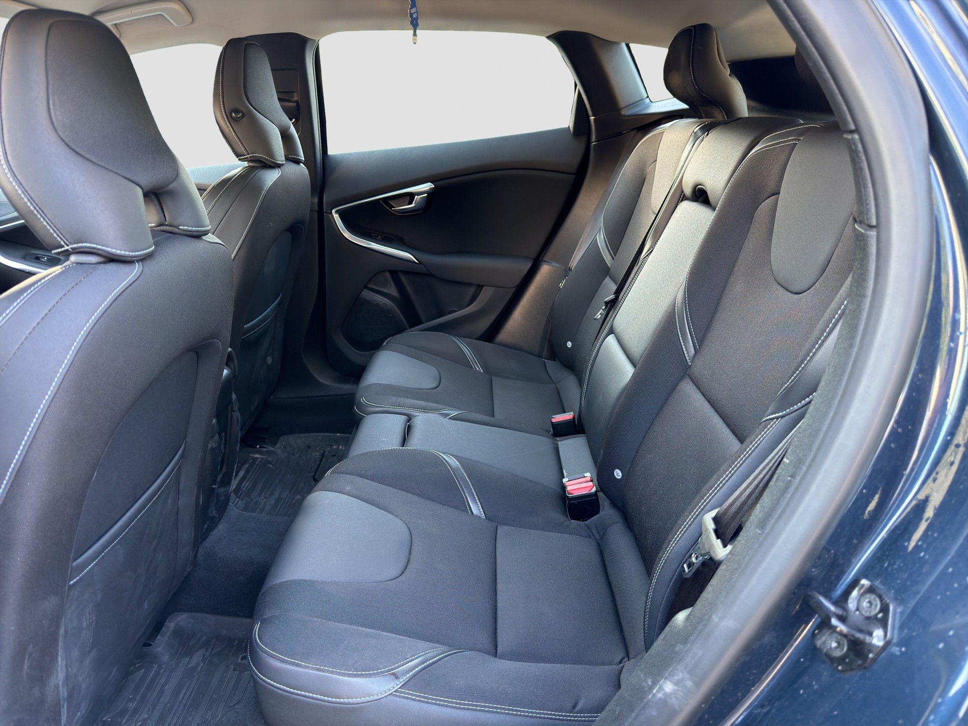 VOLVO V40 D4 Momentum Geartronic-image-9
