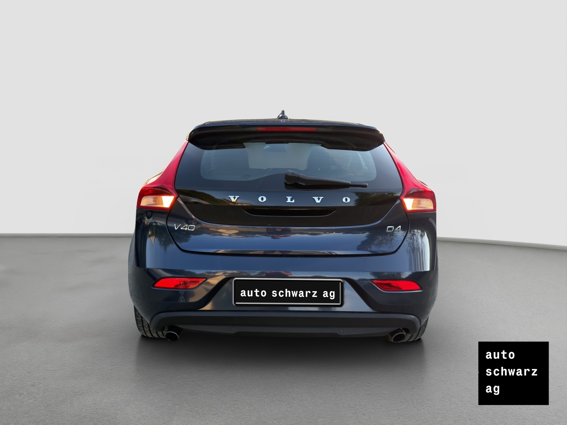 VOLVO V40 D4 Momentum Geartronic-image-5
