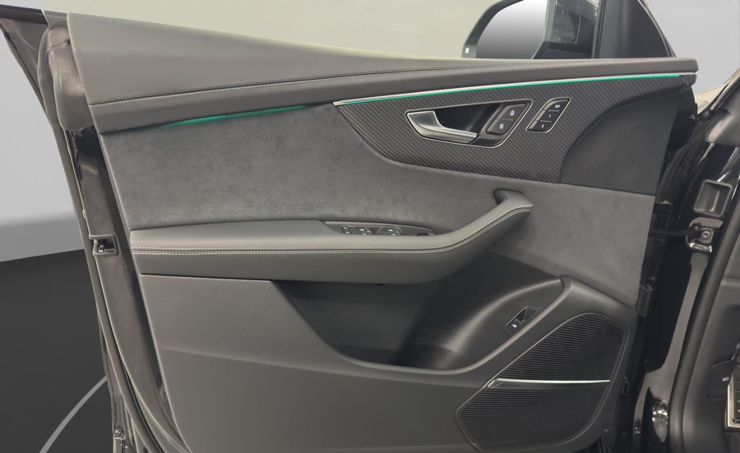 AUDI RSQ8 quattro-image-6