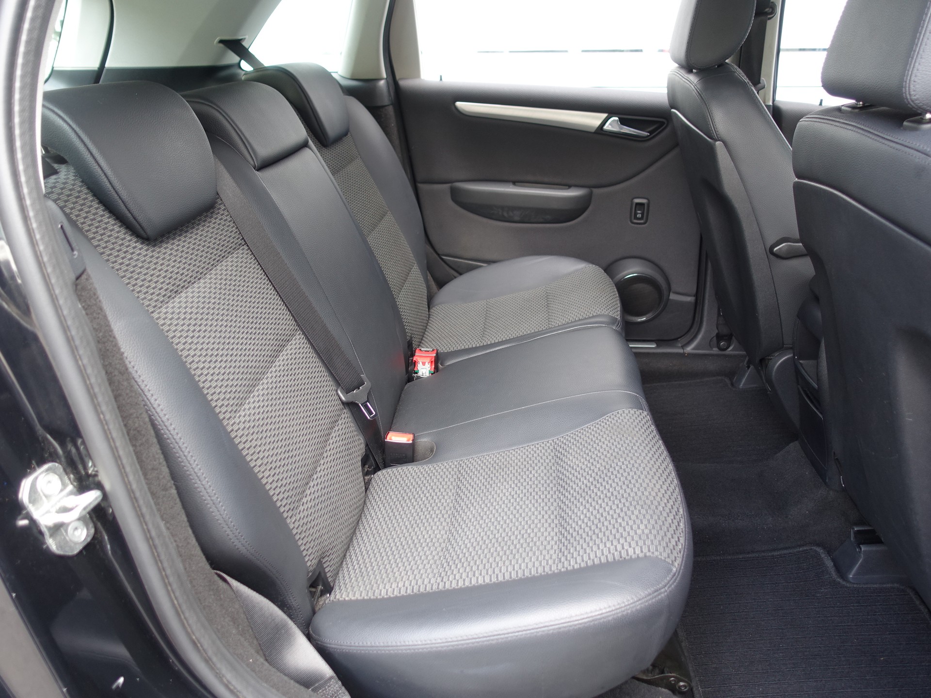 MERCEDES-BENZ B 180 CDI My Star Autotronic-image-13