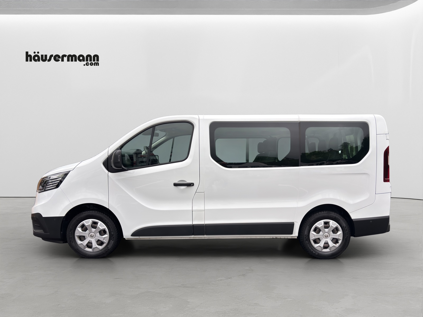 RENAULT Trafic Passenger 2.0 dCi Blue 110 Zen-showroom-element-1