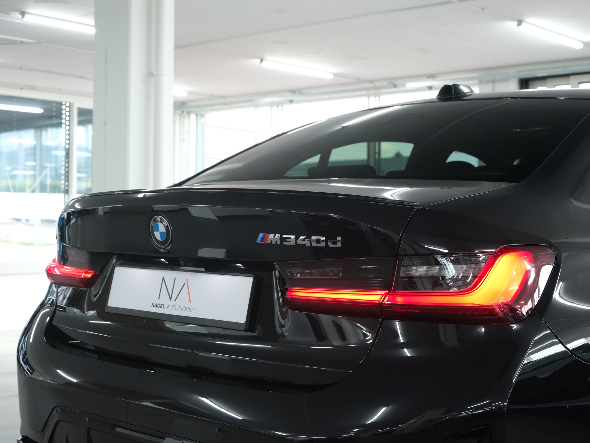 BMW M340d xDrive 48V Steptronic M Sport Pro *Schiebedach* *Widescreen* *Carbon Packet*-image-10