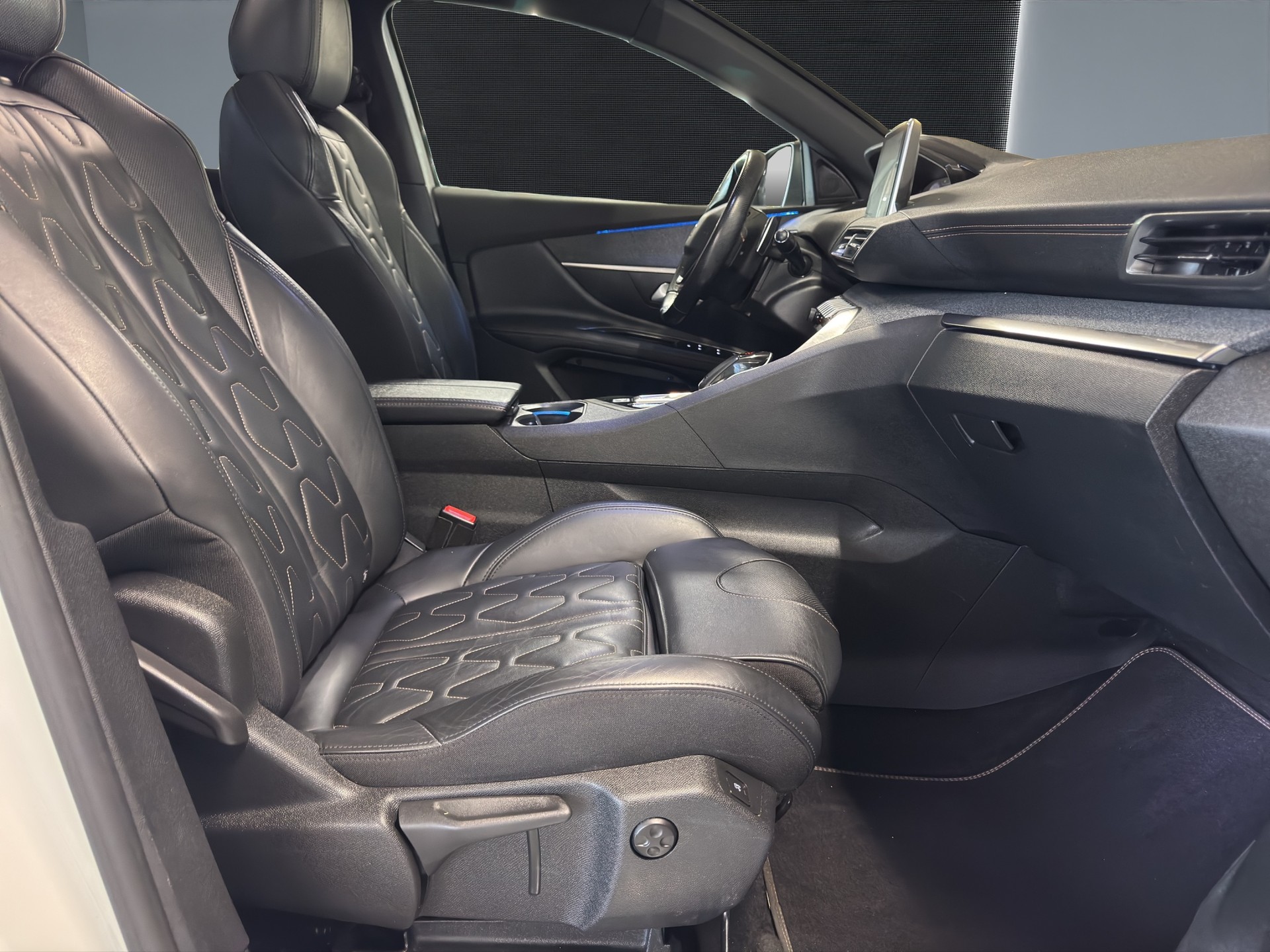 PEUGEOT 3008 1.5 BlueHDi GT Line EAT8 //Pack City 2/Pack Cuir/Toit panoramique ouvrant/-image-9