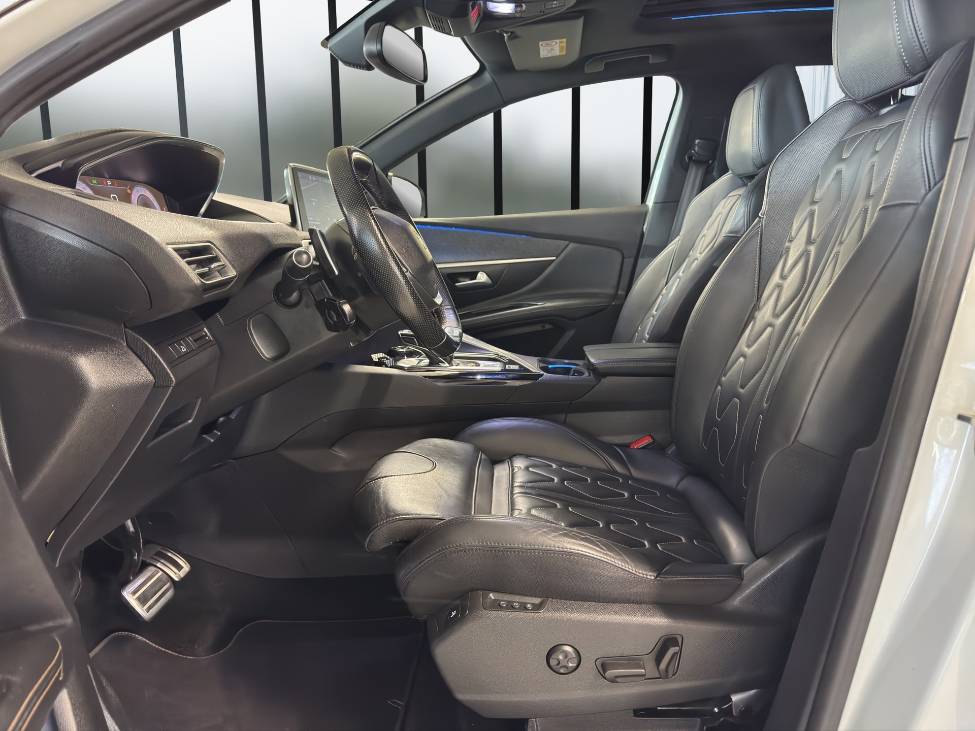 PEUGEOT 3008 1.5 BlueHDi GT Line EAT8 //Pack City 2/Pack Cuir/Toit panoramique ouvrant/-image-6