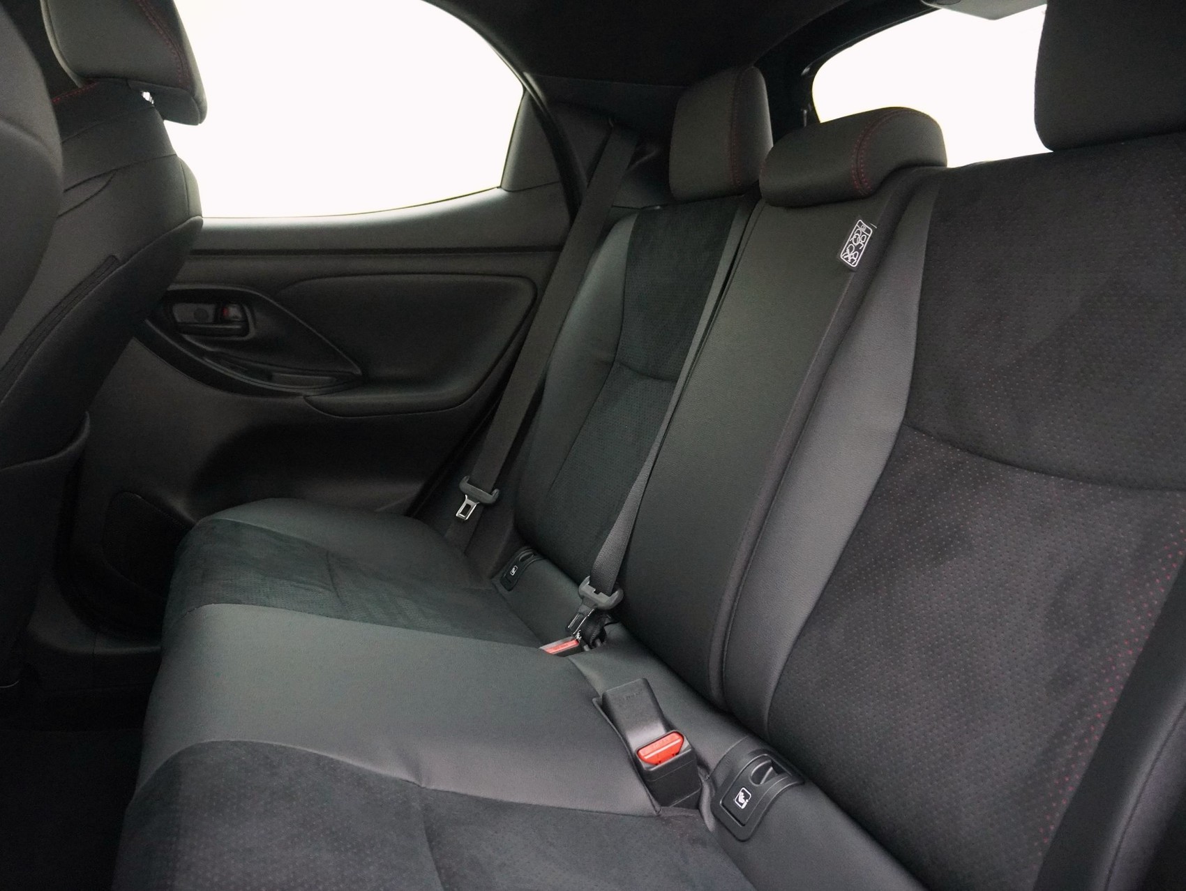 TOYOTA Yaris 1.5 VVT-i HSD GR Sport ** mit Head-Up **-image-21
