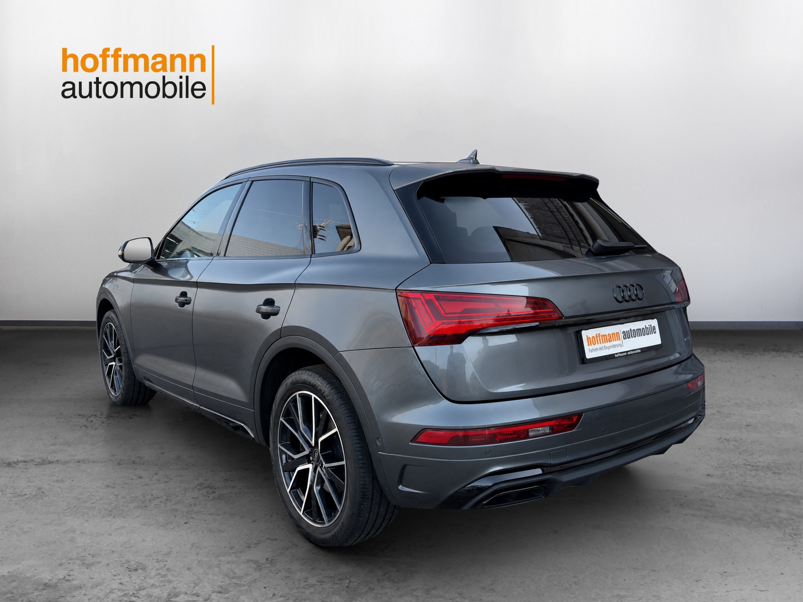 AUDI Q5 40 TDI Black Edition quattro S-tronic-image-5