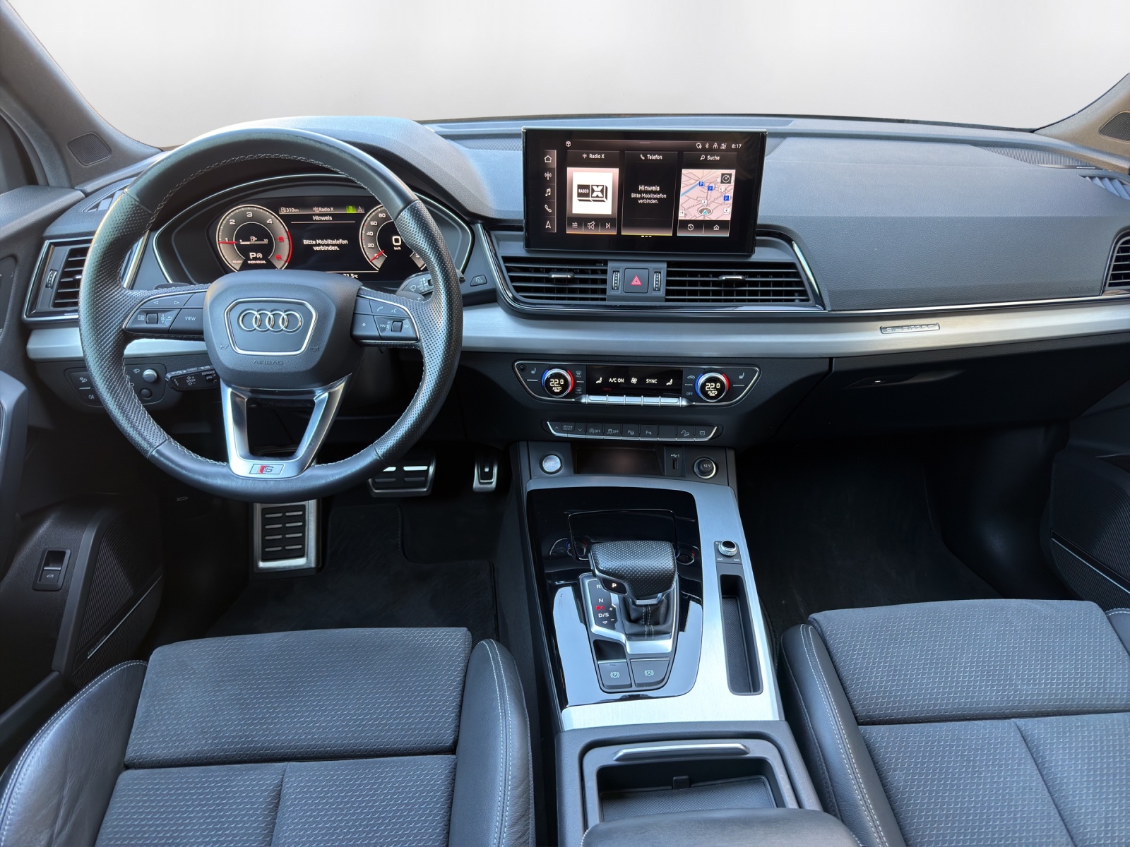 AUDI Q5 40 TDI Black Edition quattro S-tronic-image-6