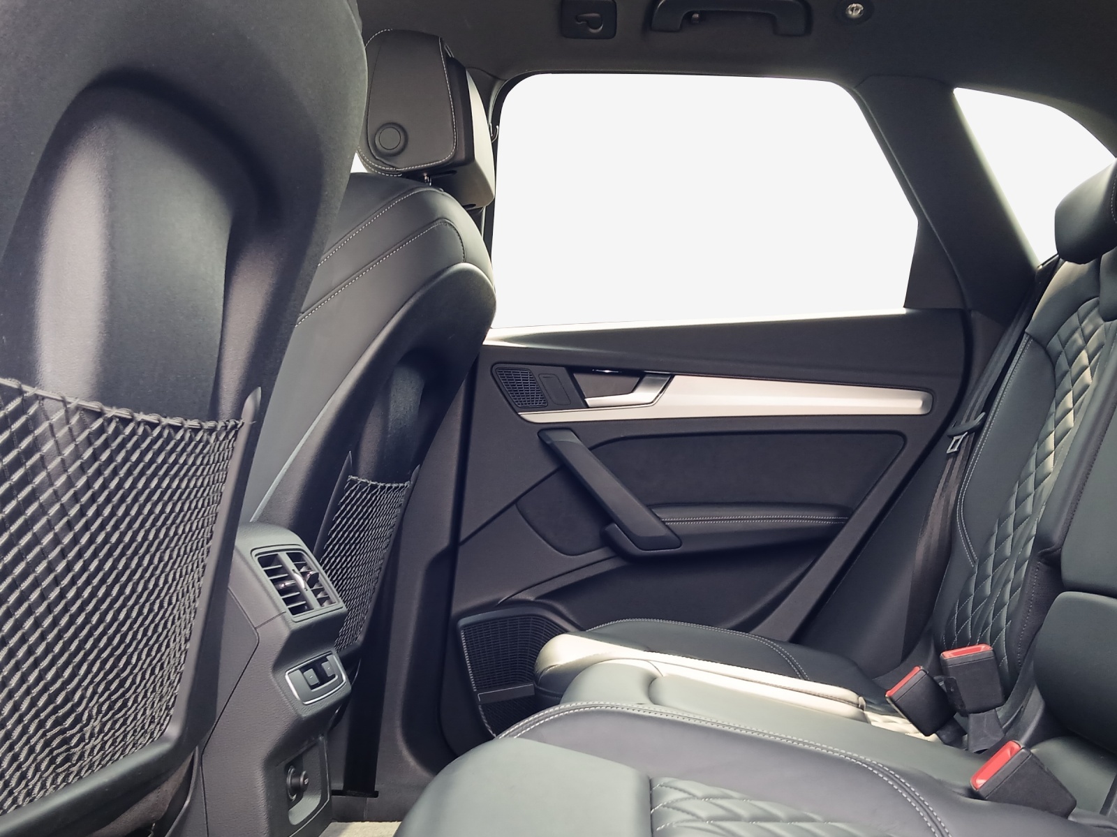 AUDI Q5 55 TFSI e PHEV S line quattro S-tronic-image-11
