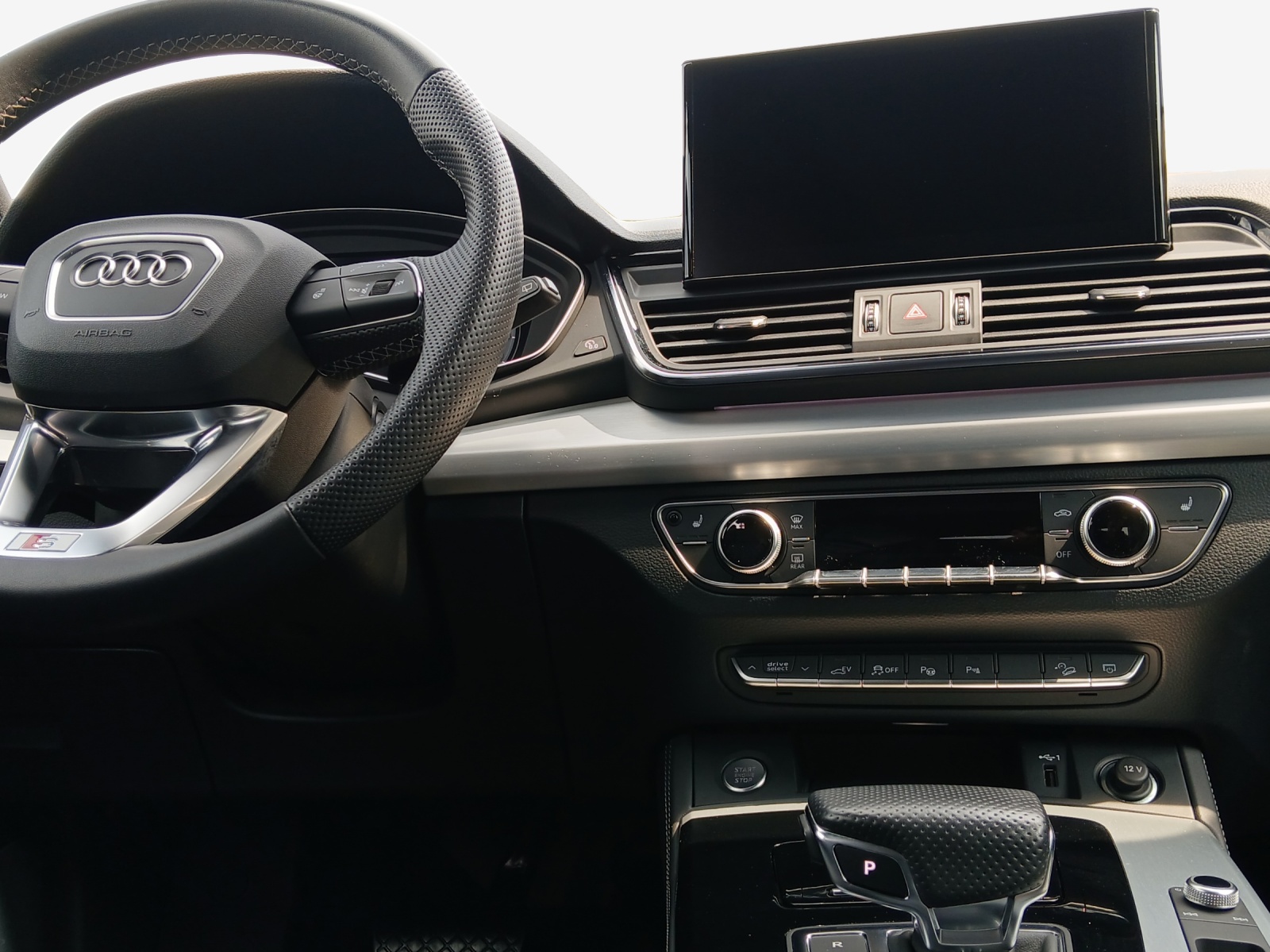 AUDI Q5 55 TFSI e PHEV S line quattro S-tronic-image-8