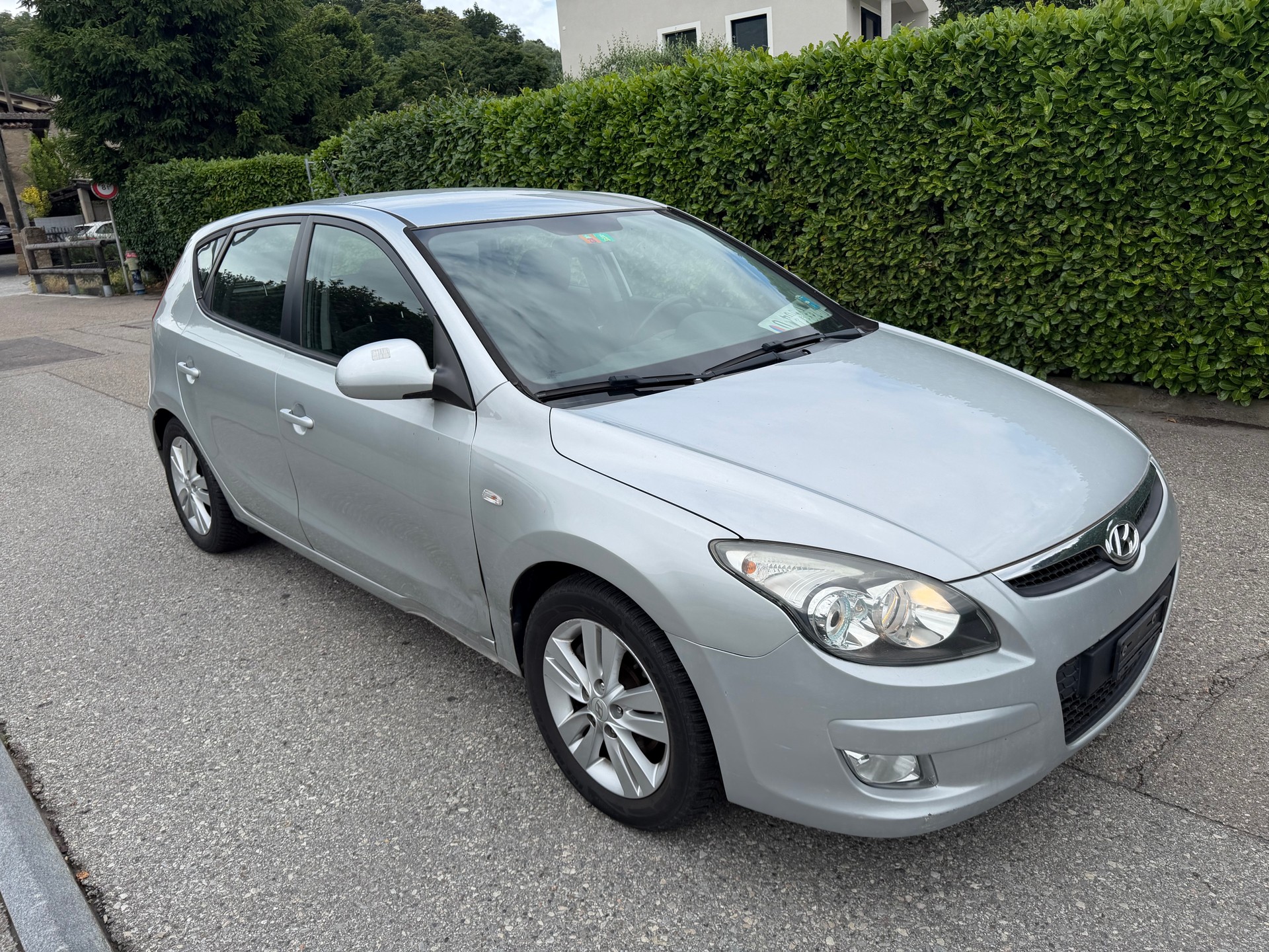 HYUNDAI i30 1.6 Swiss Plus Edition-image-2