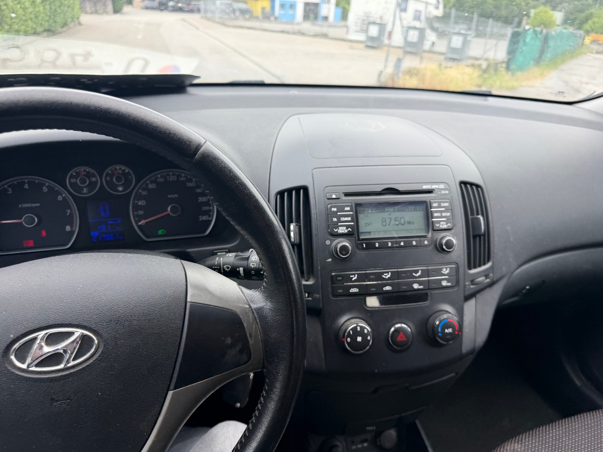 HYUNDAI i30 1.6 Swiss Plus Edition-image-11