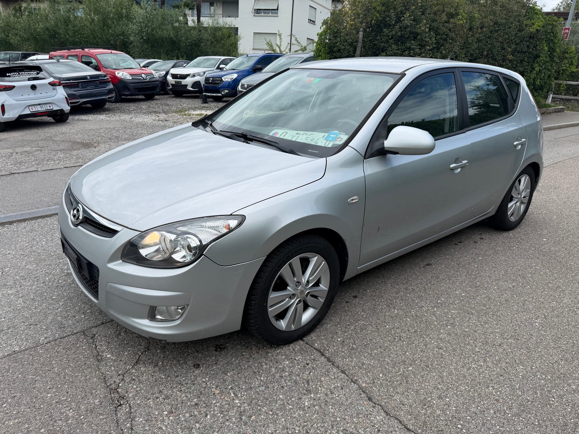 HYUNDAI i30 1.6 Swiss Plus Edition-image-1