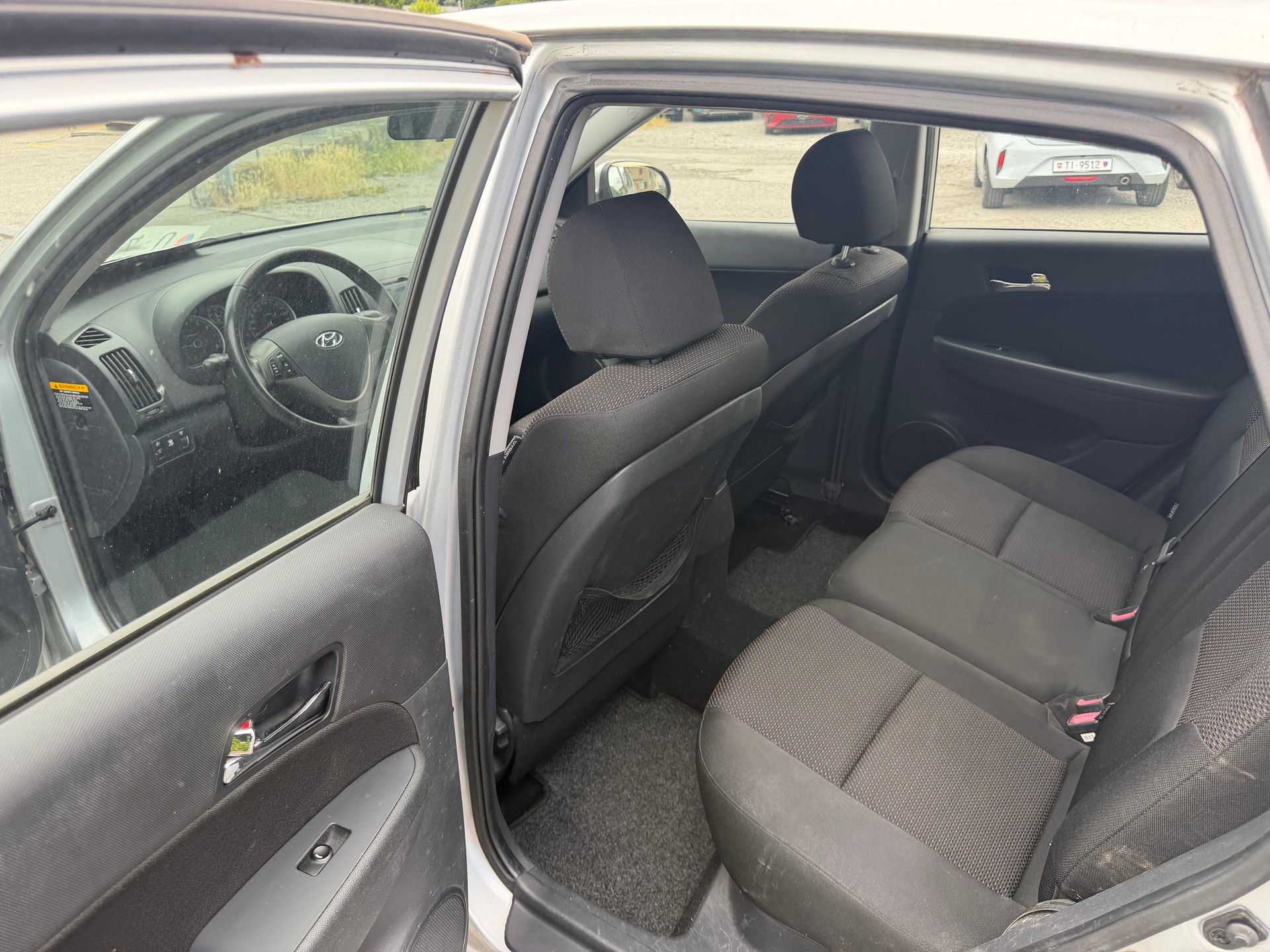 HYUNDAI i30 1.6 Swiss Plus Edition-image-8