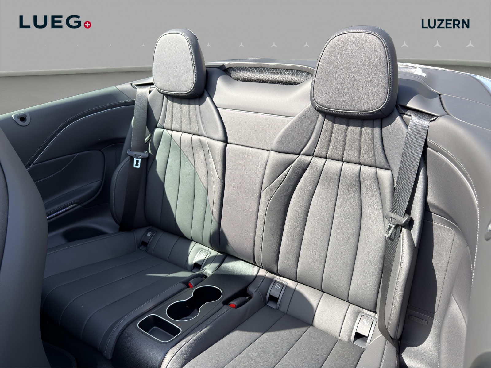 MERCEDES-BENZ CLE 300 Cabrio 4Matic 9G-Tronic-image-13