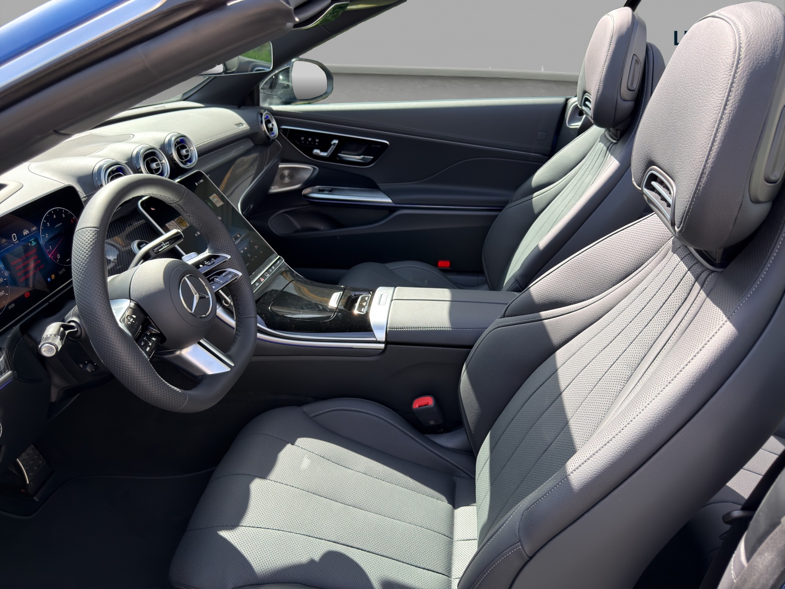 MERCEDES-BENZ CLE 300 Cabrio 4Matic 9G-Tronic-image-7