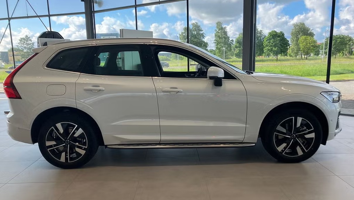 VOLVO XC60 T6 eAWD PluginHybrid Plus Bright Geartronic-image-3