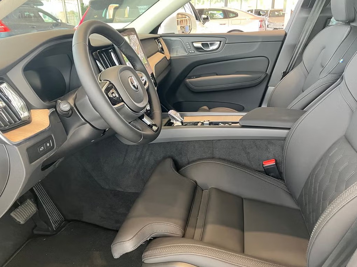 VOLVO XC60 T6 eAWD PluginHybrid Plus Bright Geartronic-image-7