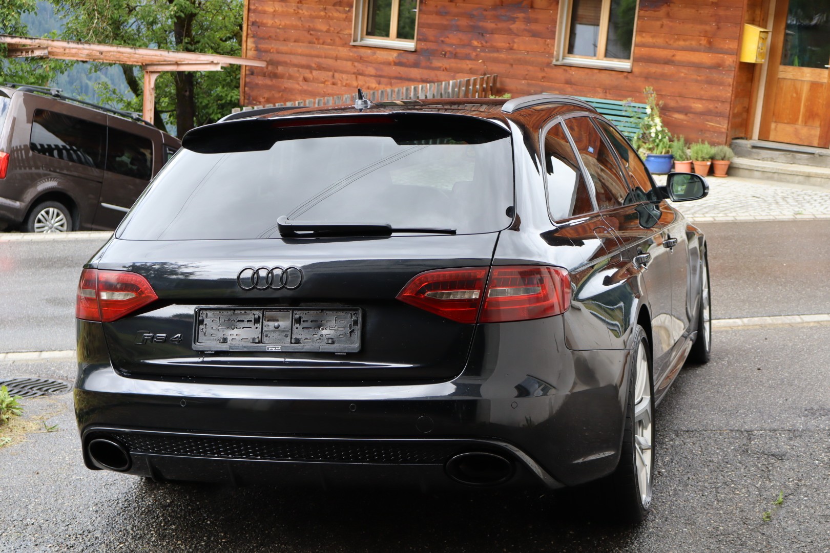 AUDI QUATTRO RS4 Avant 4.2 FSI-image-2