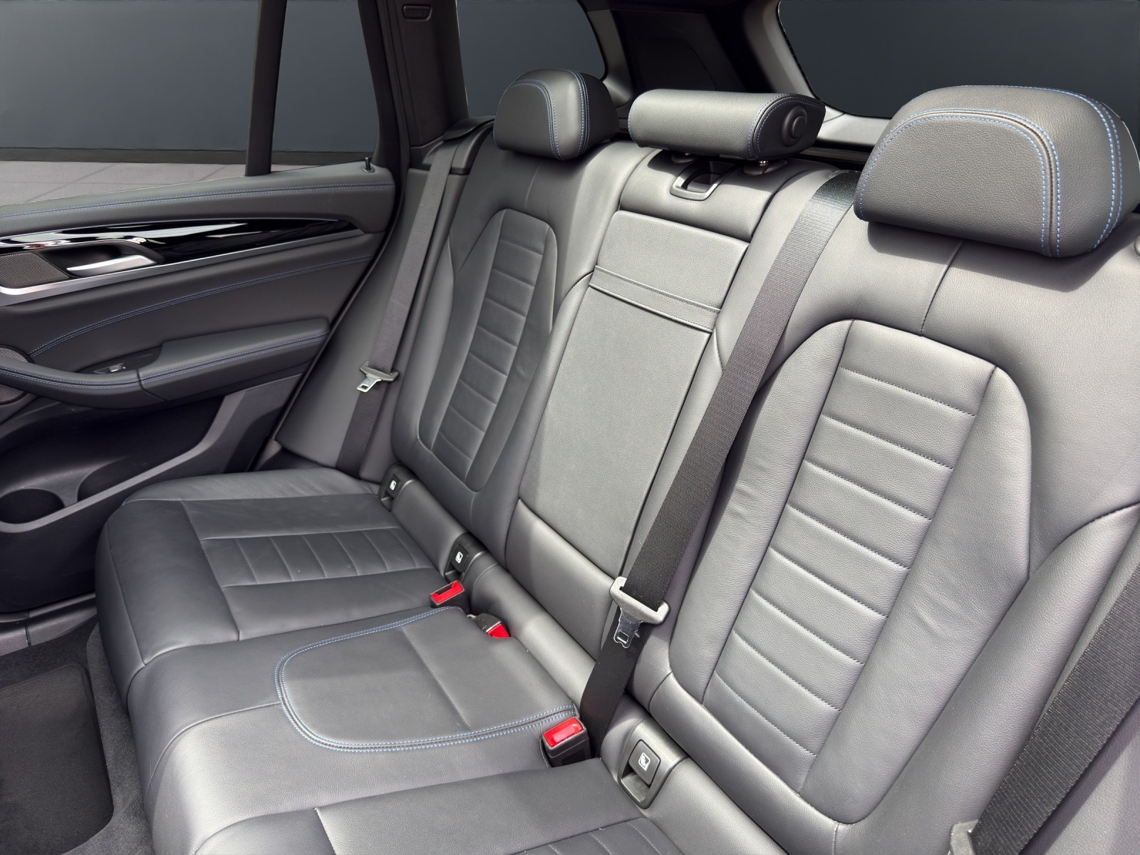 BMW iX3 IMPRESSIVE-image-12