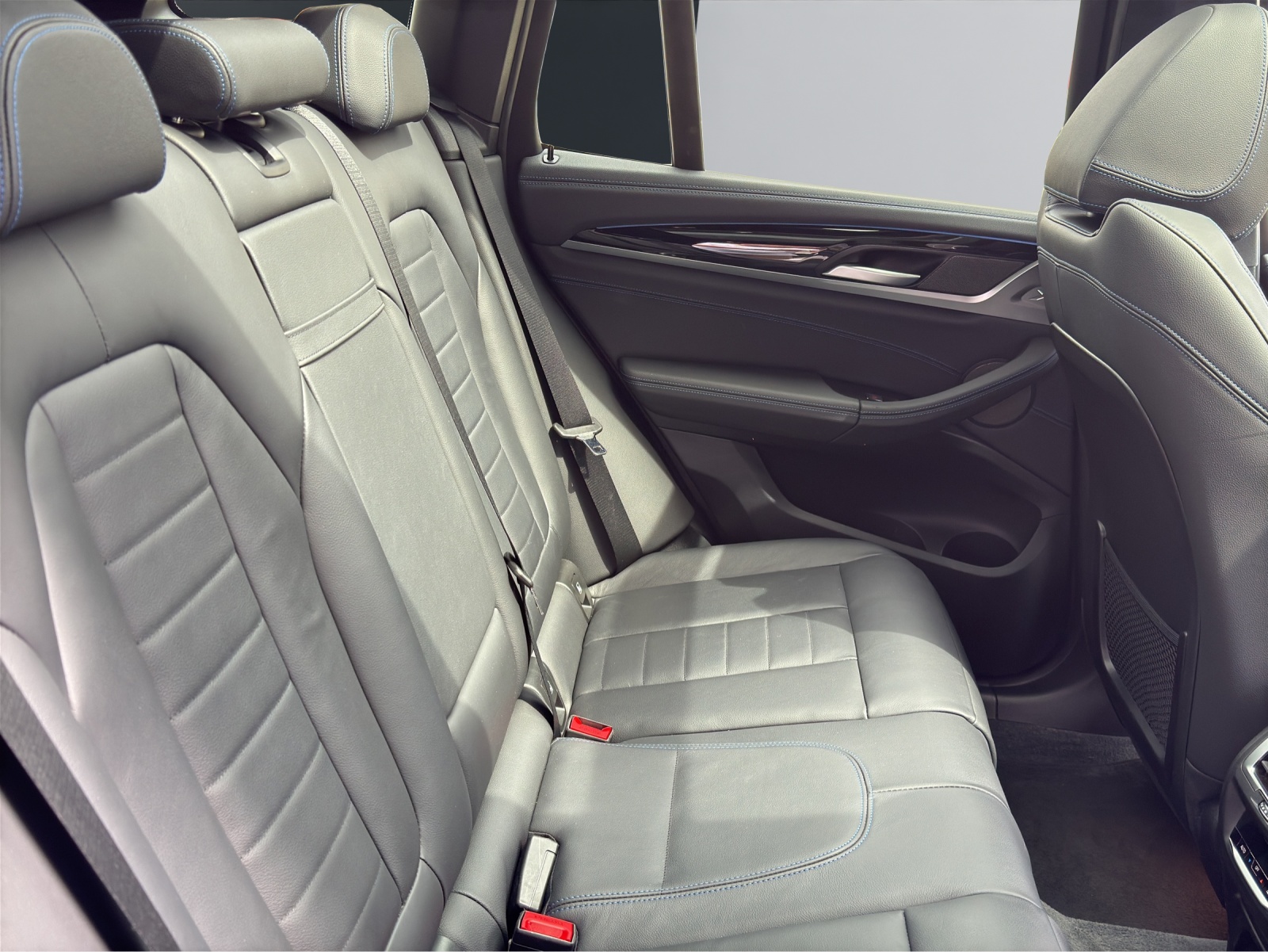 BMW iX3 IMPRESSIVE-image-15