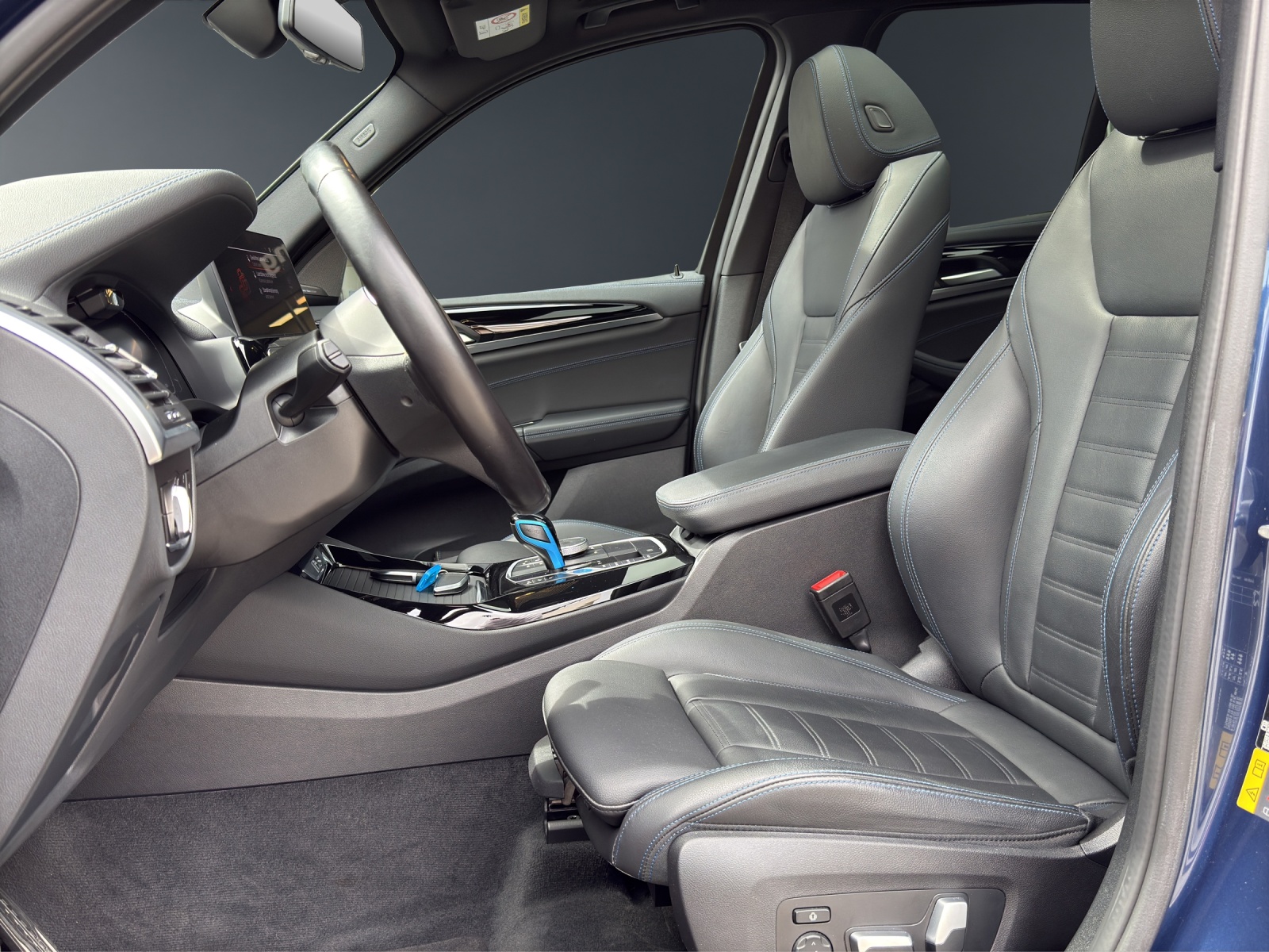 BMW iX3 IMPRESSIVE-image-11