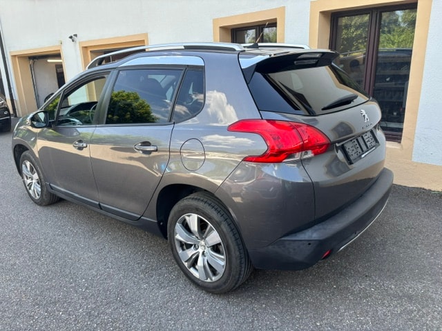 PEUGEOT 2008 1.2 VTI Allure-image-1