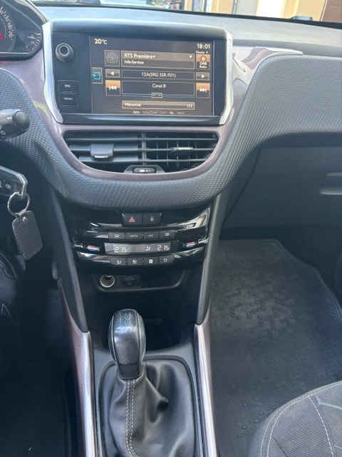 PEUGEOT 2008 1.2 VTI Allure-image-2