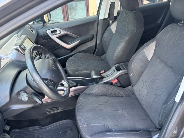 PEUGEOT 2008 1.2 VTI Allure-image-3