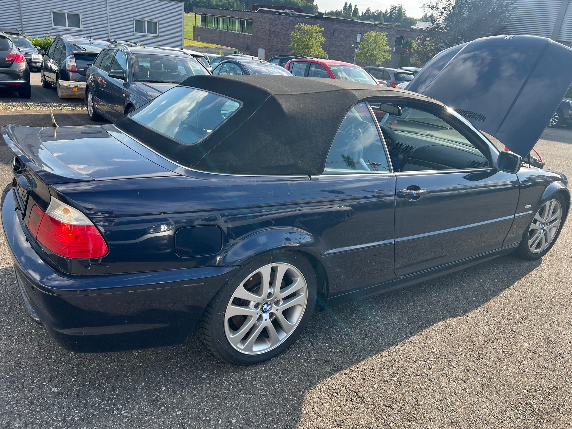 BMW 330Ci Cabriolet-image-5