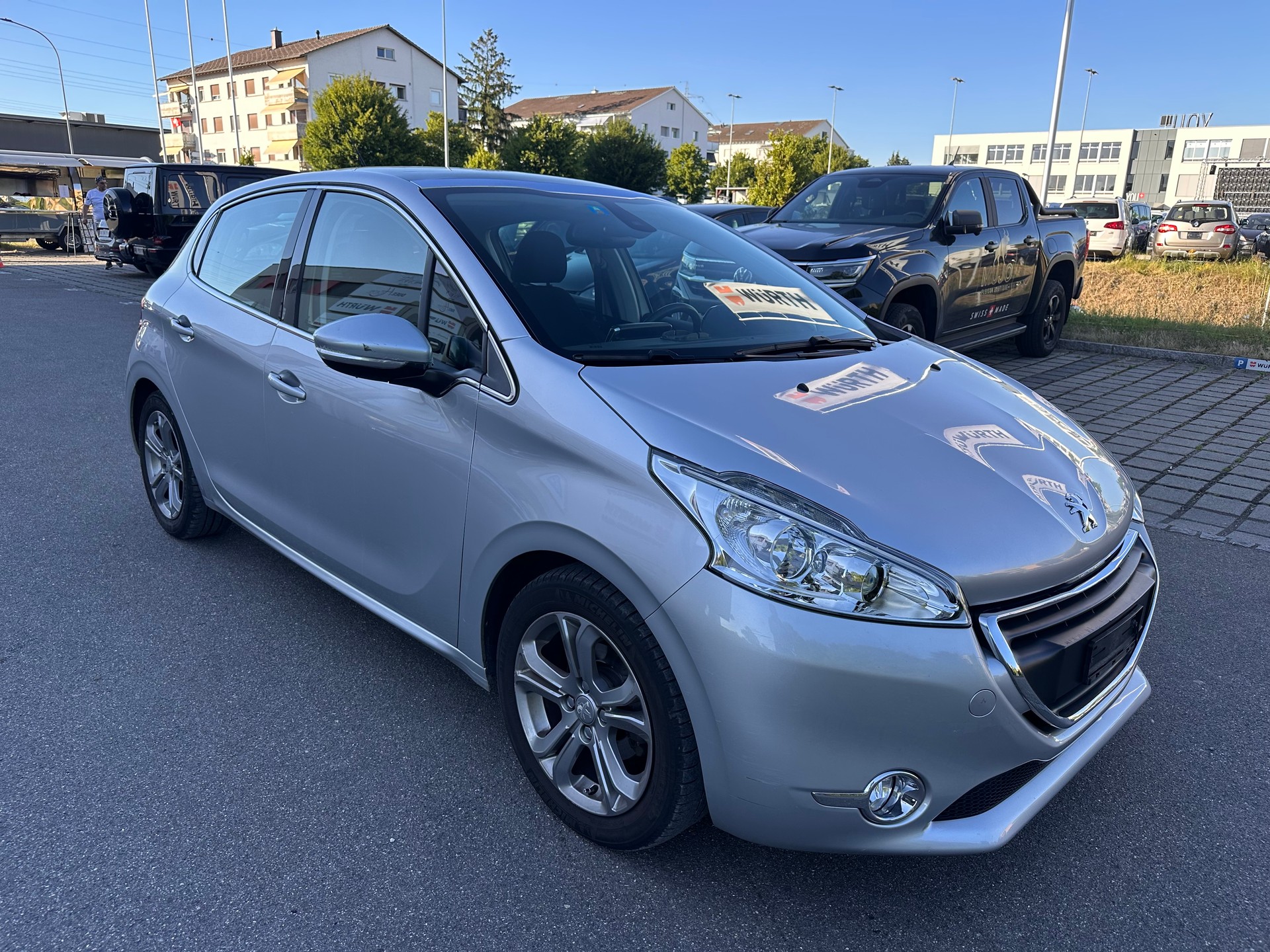 PEUGEOT 208 1.2 THP Allure-image-2