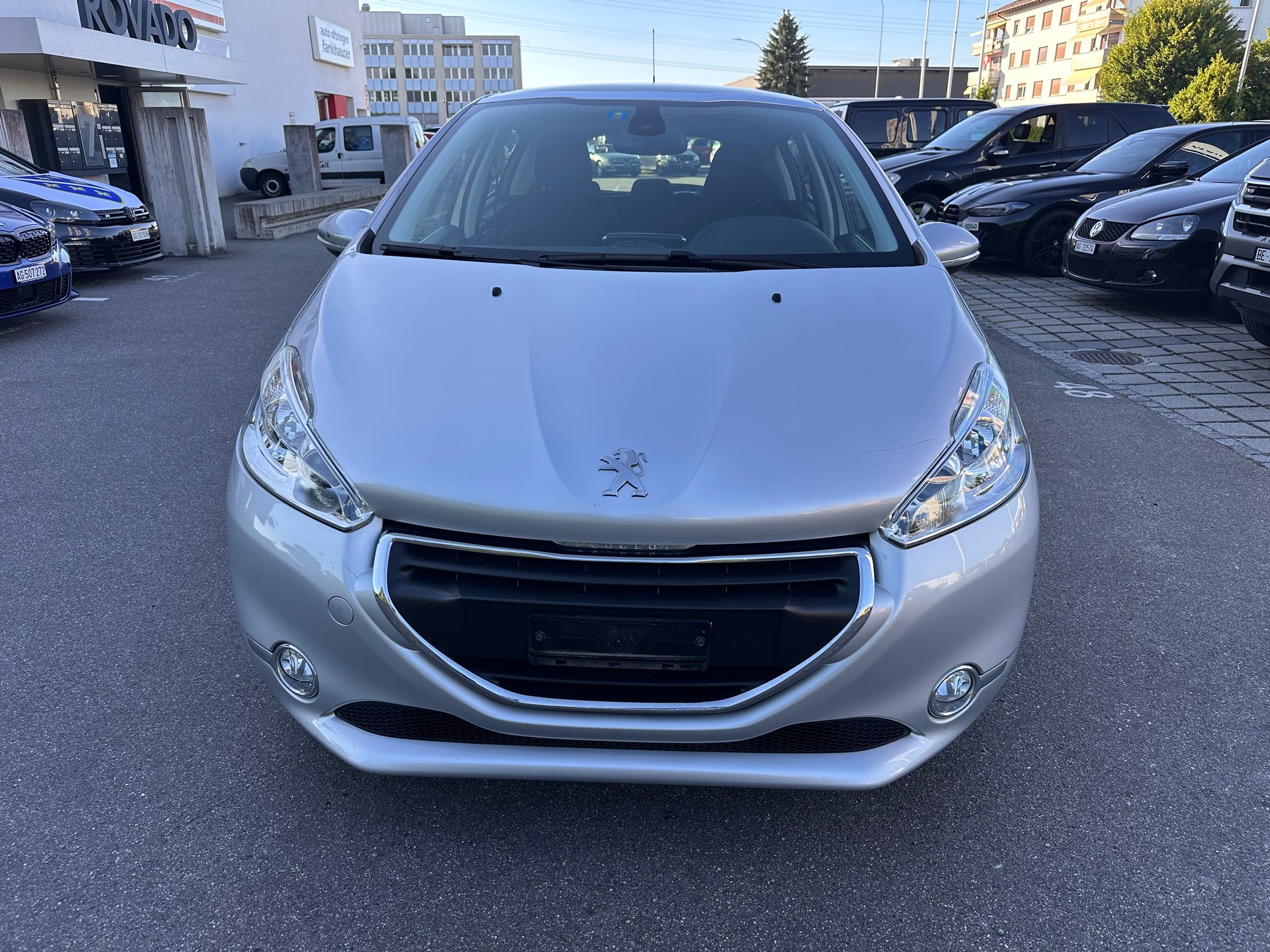 PEUGEOT 208 1.2 THP Allure-image-1
