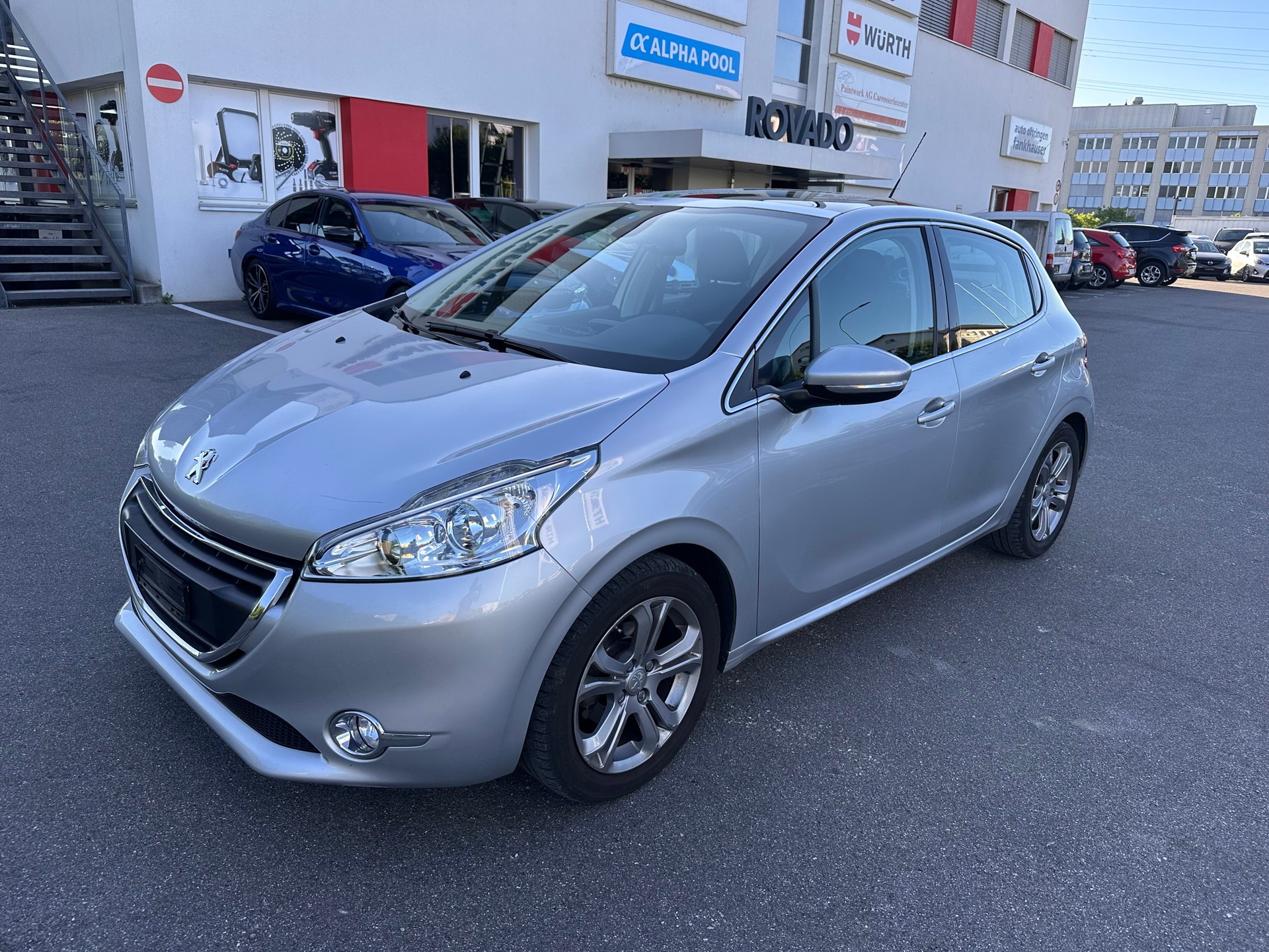 PEUGEOT 208 1.2 THP Allure-image-0