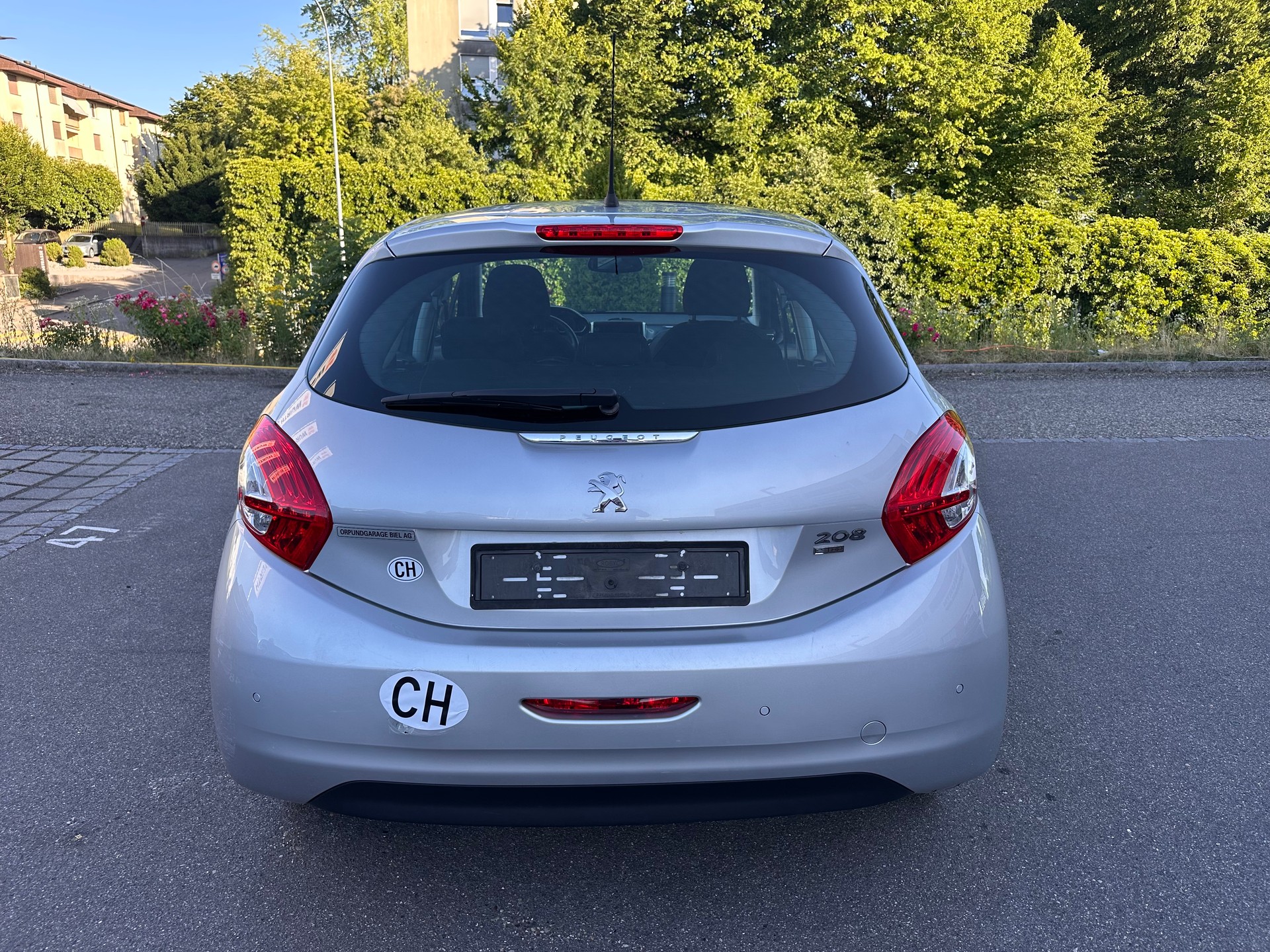 PEUGEOT 208 1.2 THP Allure-image-4