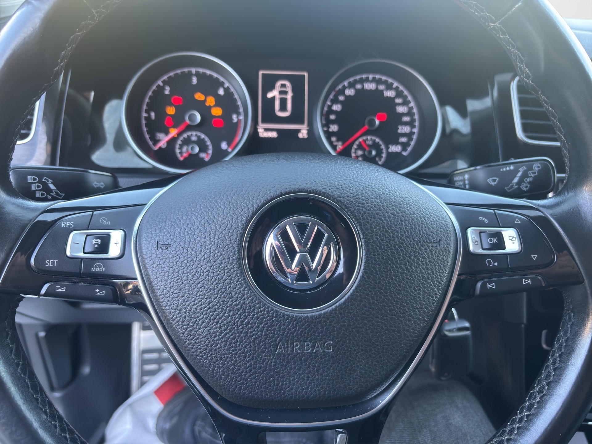 VW Golf 2.0 TDI Allstar 4Motion-image-9
