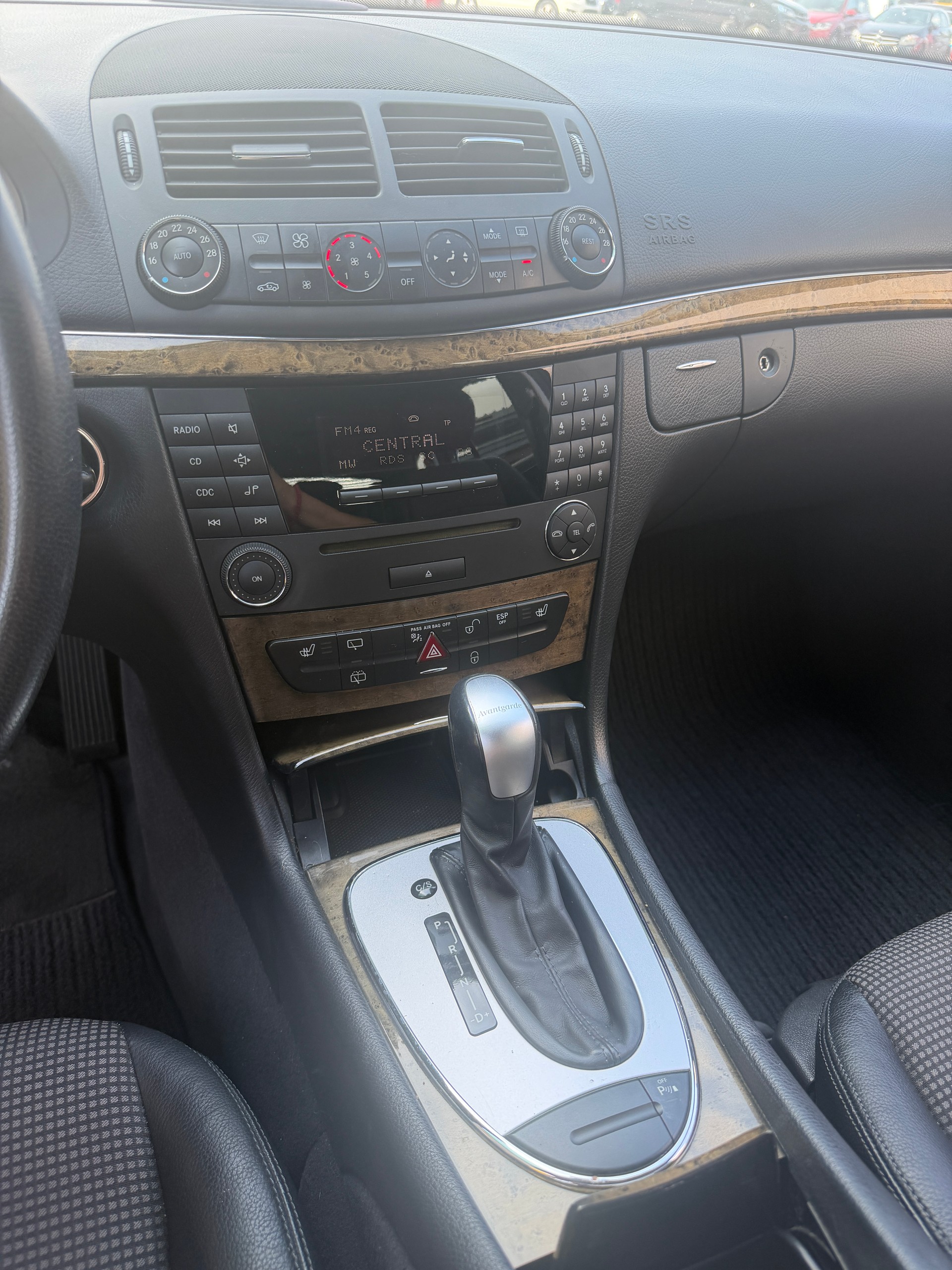 MERCEDES-BENZ E 200 Kompressor Avantgarde-image-10