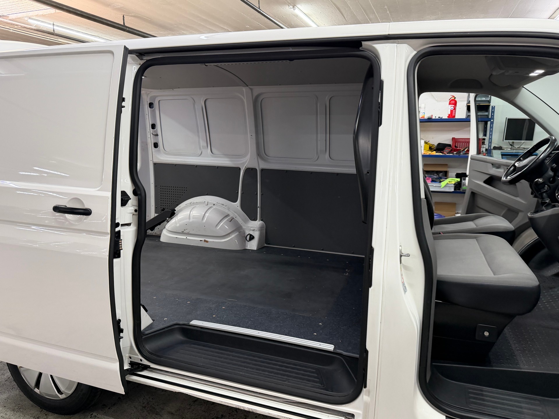 VW T6.1 2.0 TDI 4Motion-image-9