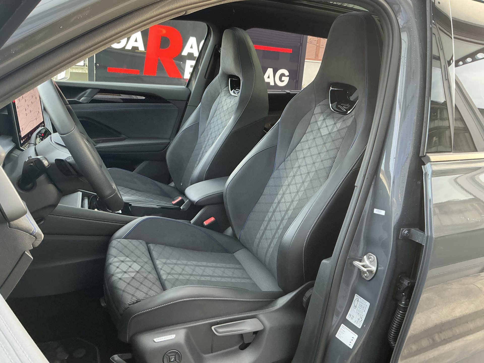 VW Tayron 2.0 TDI 193PS 4Motion R-Line *** BLACK STYLE & PANORAMADACH ***-image-7