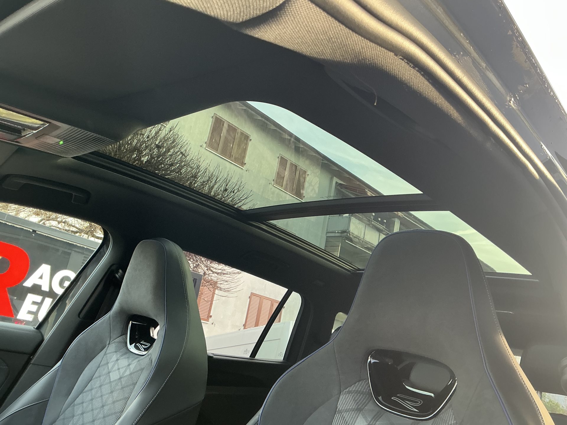 VW Tayron 2.0 TDI 193PS 4Motion R-Line *** BLACK STYLE & PANORAMADACH ***-image-8