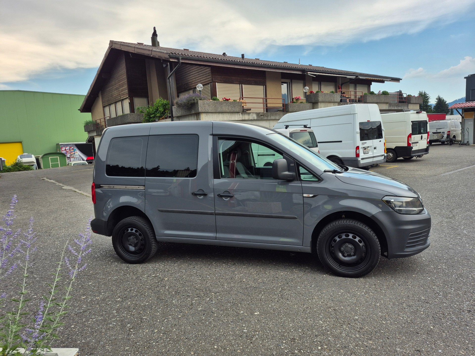 VW Caddy 2.0 TDI Trendline 4Motion-image-3