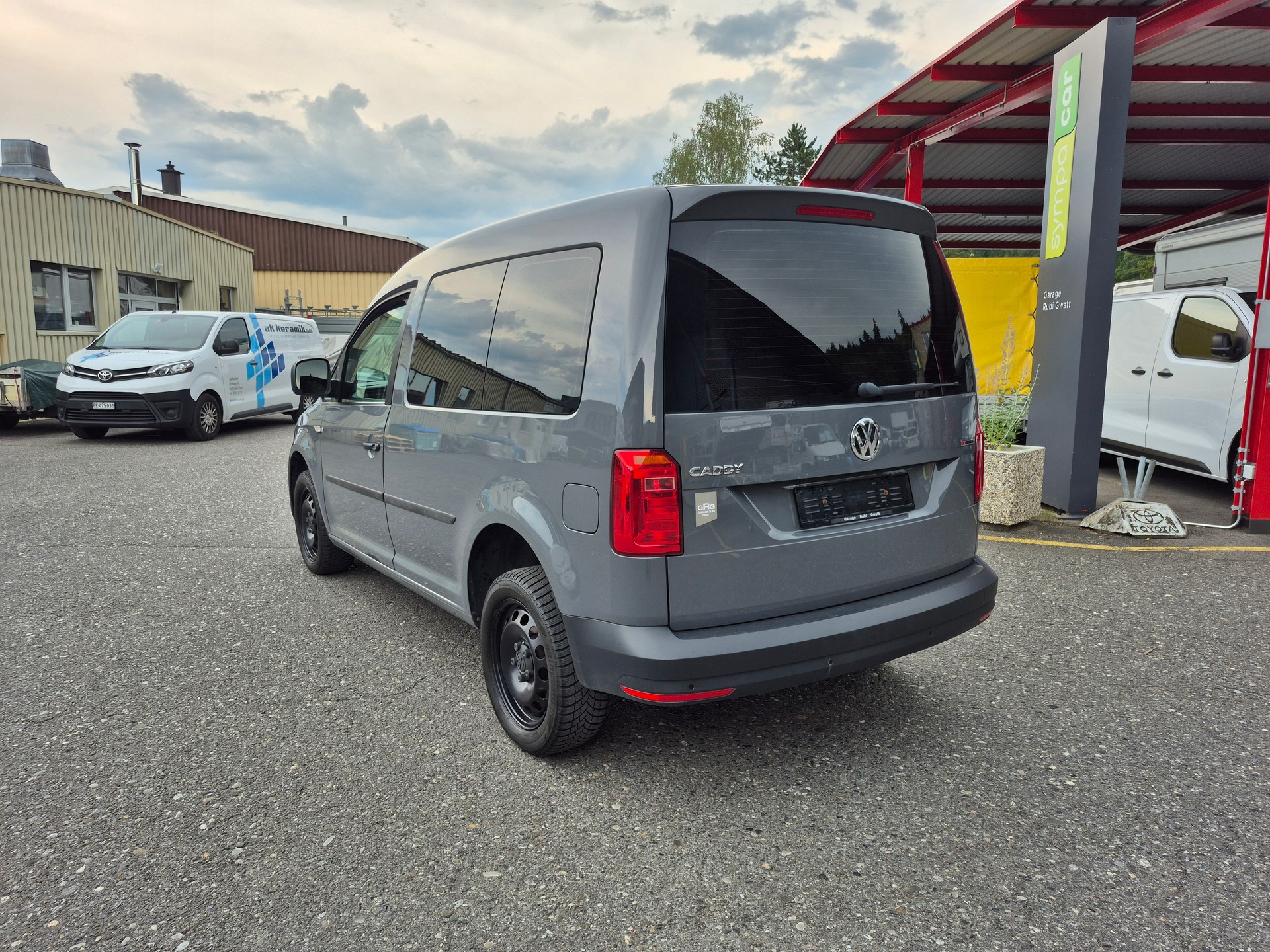 VW Caddy 2.0 TDI Trendline 4Motion-image-6