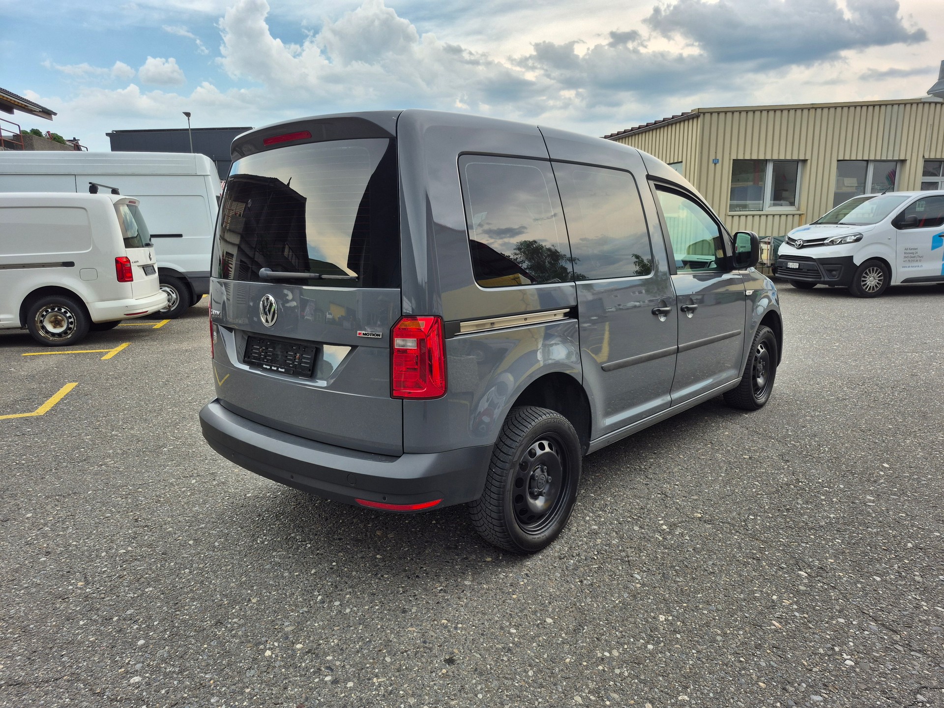 VW Caddy 2.0 TDI Trendline 4Motion-image-4
