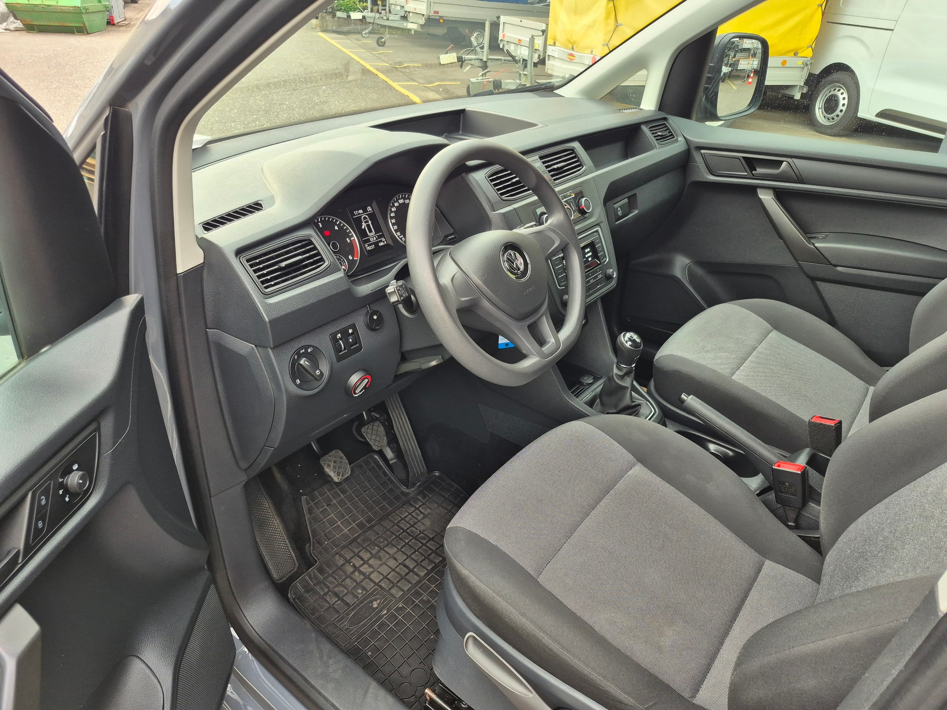 VW Caddy 2.0 TDI Trendline 4Motion-image-8