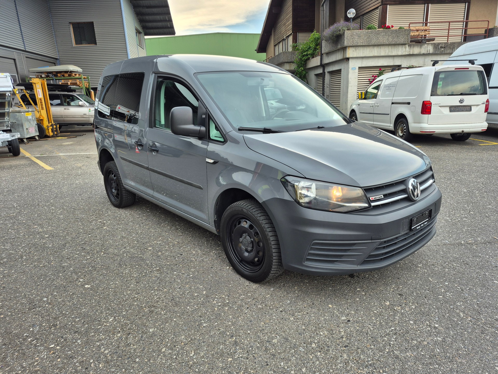 VW Caddy 2.0 TDI Trendline 4Motion-image-2