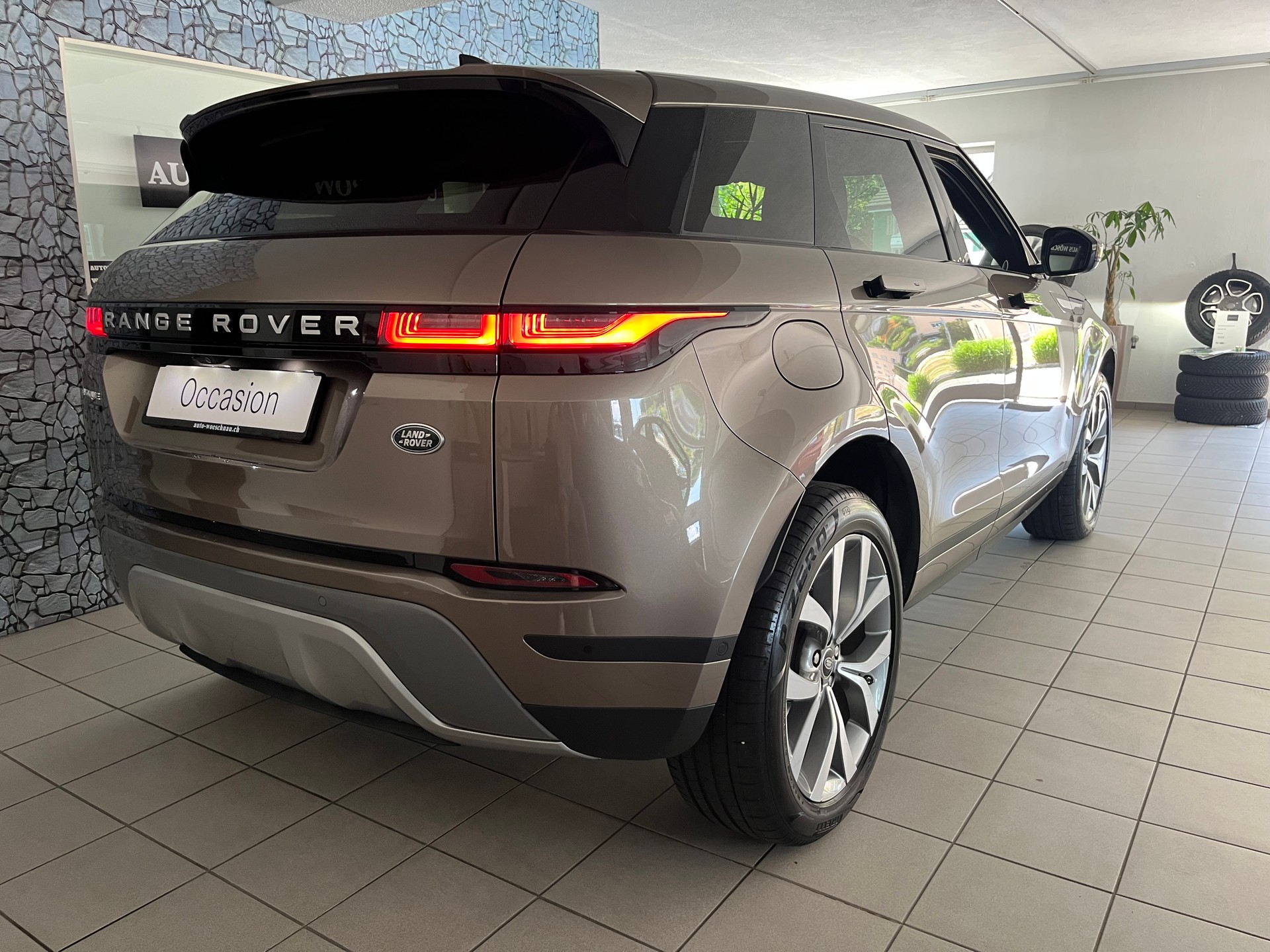 LAND ROVER Range Rover Evoque P 200 SE AT9-image-2