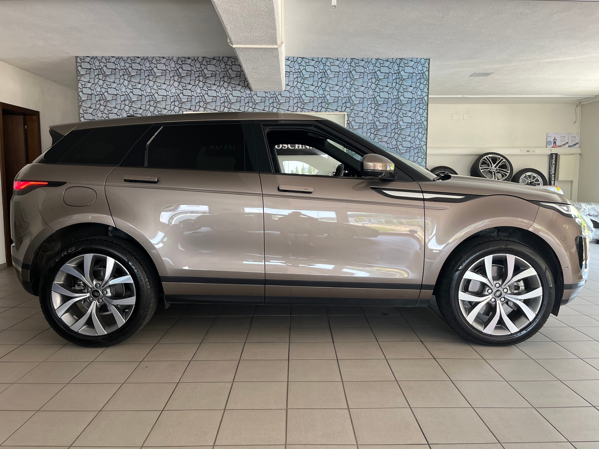 LAND ROVER Range Rover Evoque P 200 SE AT9-image-1