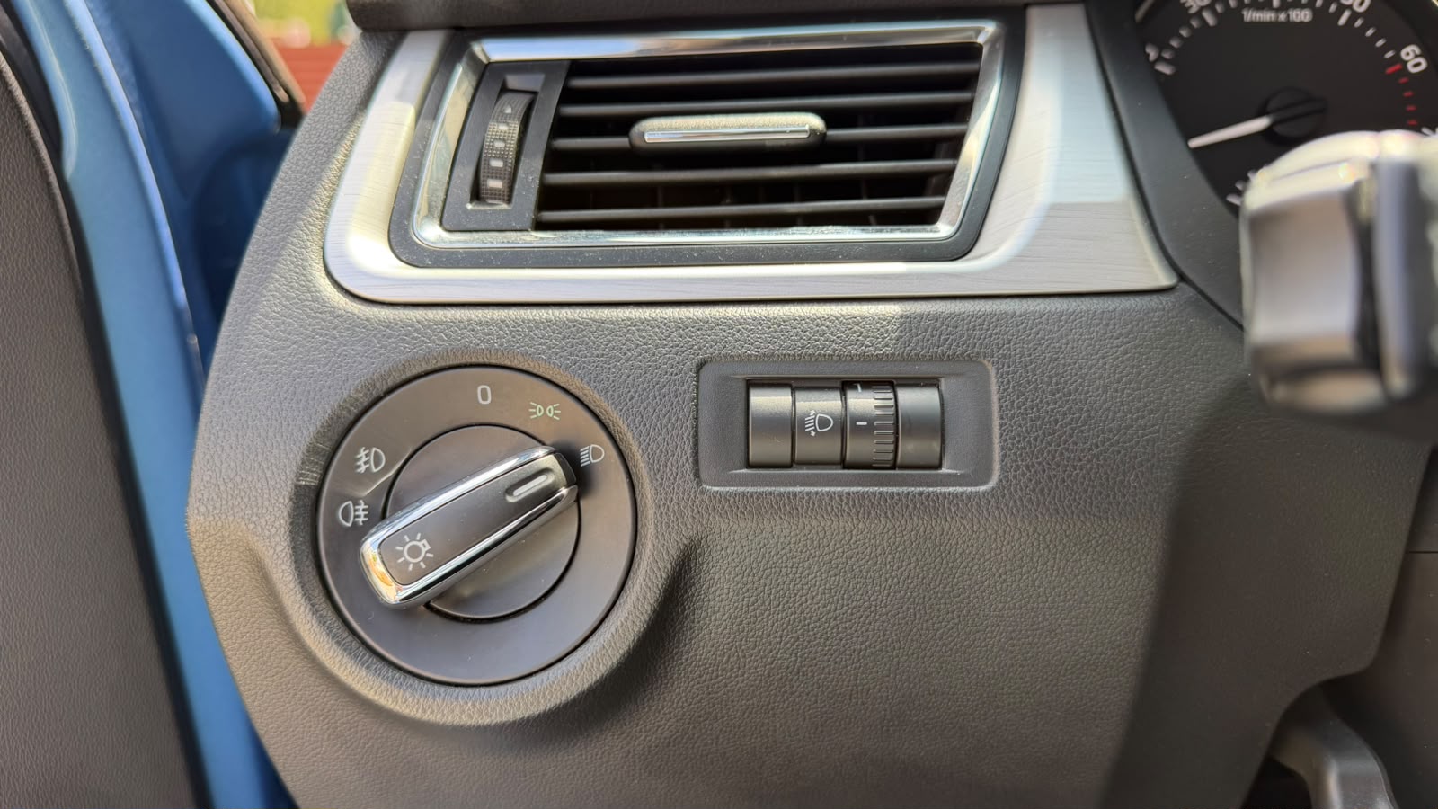 SKODA Rapid Spaceback 1.4 TSI Ambition DSG-image-12